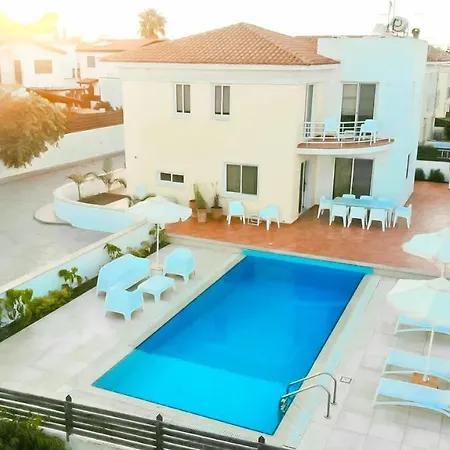 Βίλα Rhea With Pool, Privacy, Sleeps Up To 10 Πρωταράς