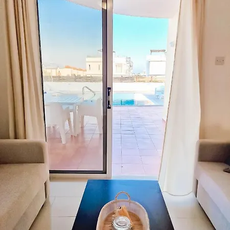 Rhea With Pool, Privacy, Sleeps Up To 10 Βίλα
