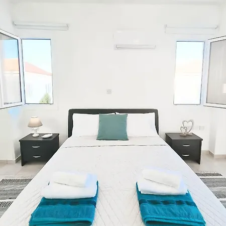 Rhea With Pool, Privacy, Sleeps Up To 10 Βίλα Πρωταράς