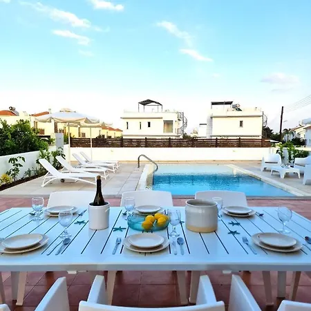 Rhea With Pool, Privacy, Sleeps Up To 10