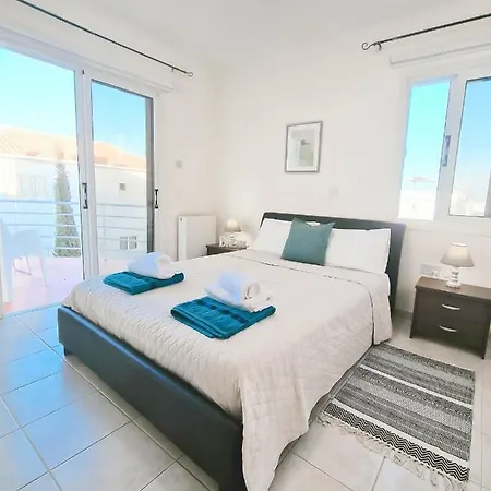 Rhea With Pool, Privacy, Sleeps Up To 10 Protarász
