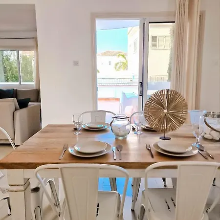 Villa Rhea With Pool, Privacy, Sleeps Up To 10