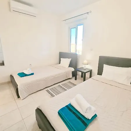 Rhea With Pool, Privacy, Sleeps Up To 10 * Protarász